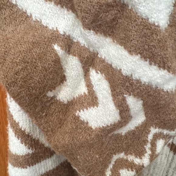 Ruby Moon size small — long cardigan, two tone tan, Aztec style pattern - Picture 3 of 5